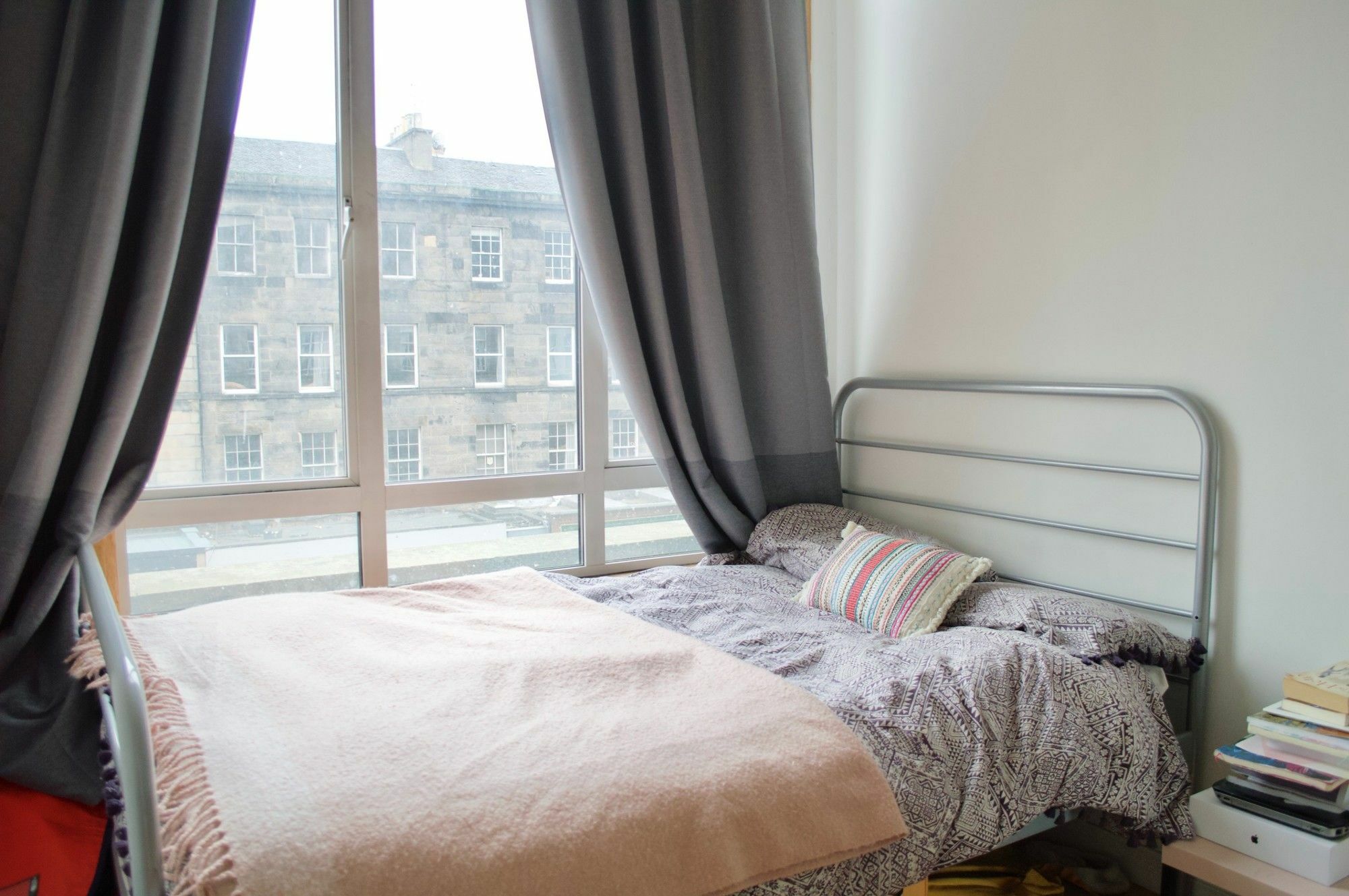 Two Bedroom Flat In Appartement Edinburgh